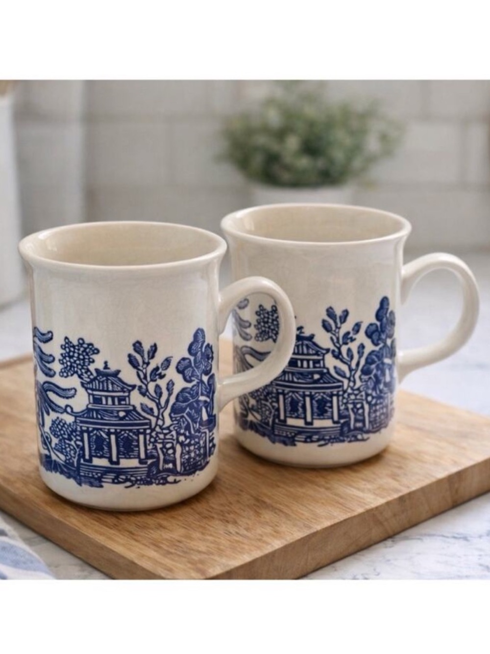 Blue willow mugs set white blue chinoiserie China Churchill dishes